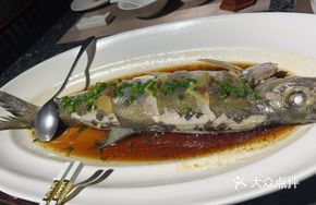 Steamed Qianjiang White Carp