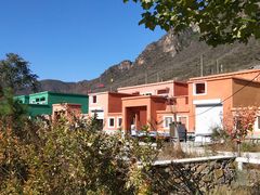 -百里峡七彩艺术小镇