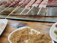 -哈尔滨小酒馆·鲜肉现穿自助烧烤(康新花园店)