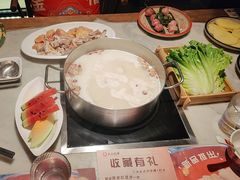 -尚尚仙·酸汤猪手·猪肚鸡火锅(华联万柳购物中心店)