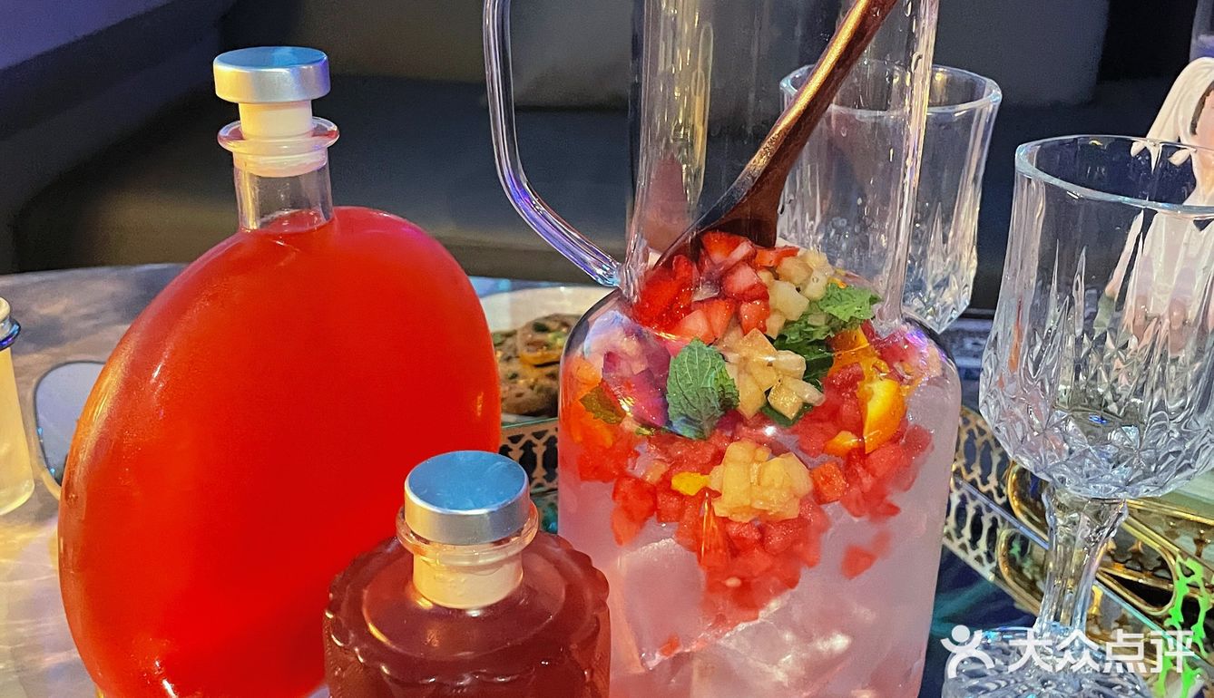 周末微醺解压好去处｜赛博朋克风酒吧