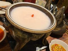 -老牌坊云南鱼豆花火锅(爱建店)