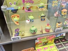 -泡泡玛特POPMART(黄岛新城吾悦店)