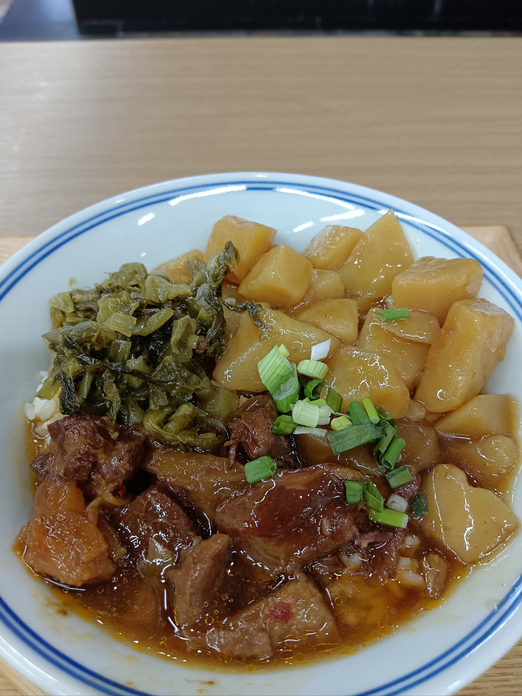 红烧牛肉烩饭图片