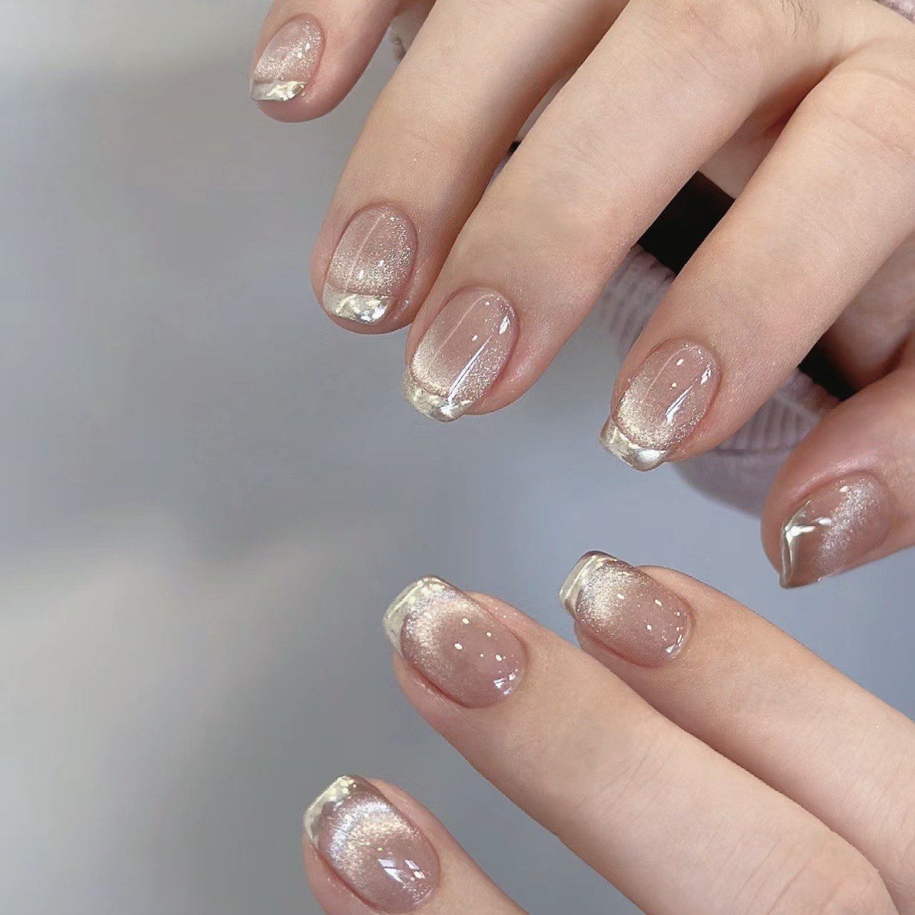 短款法式猫眼镜面美甲