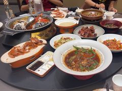 -阿瓦山寨·湘菜现炒·剁椒鱼头王(咸阳总店)