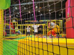 -蹦蹦跳跳(新奥购物中心店)