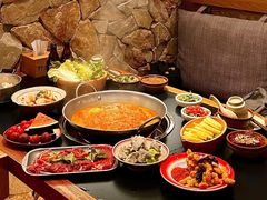 -野山舂·贵州现舂酸汤火锅(鸿通城店)