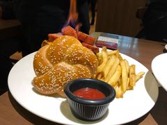 -拉亚汉堡经典餐厅(商城路店)