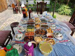 -小草屋轰趴馆别墅派对新场团建家庭聚会