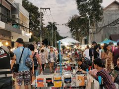 -周日夜市