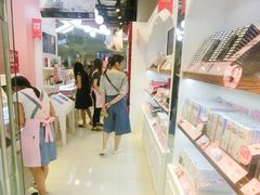 店内环境-4iNLOOK美瞳店(龙之梦购物中心虹口店)