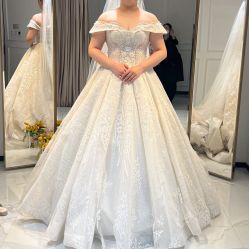 点击看大图 -GRACE KELLY婚纱与礼服(北京店)