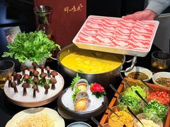 -鲜入唯煮·港式海鲜牛肉火锅(金宝街店)
