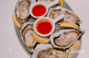 Open Kitchen Girardot Oyster