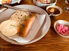 烟熏三文鱼配烤饺子皮和芥末籽酱-BOR Eatery(安福路店)