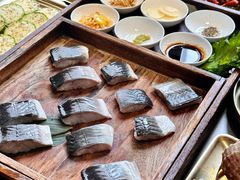 -围炉肉舍•炭烤活鳗•丹东海鲜烤肉(步行街店)