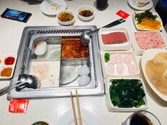 -海底捞火锅(曹安公路店)