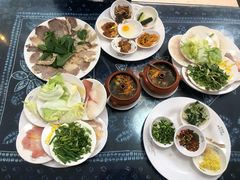 金牌牛肉米线-桥香园云南过桥米线(金马碧鸡店)
