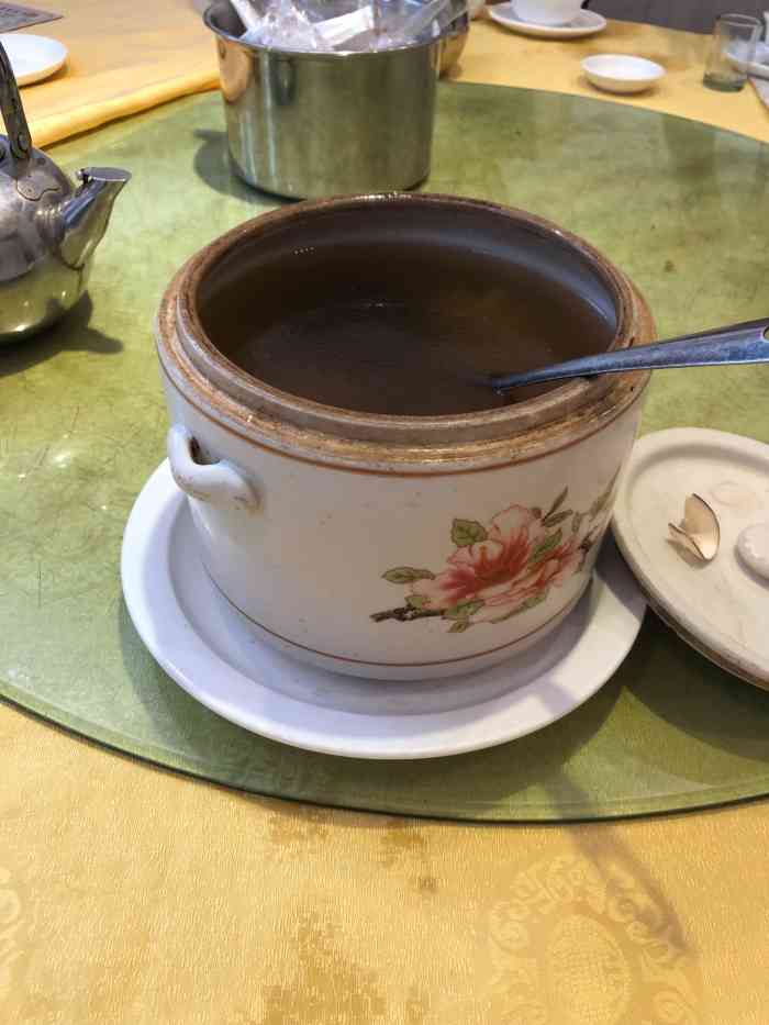 粤北餐馆-"当地一家很有名的粤菜馆,据说是由岭南名厨.