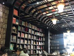 -钟书阁(松江泰晤士小镇店)