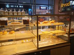 面包甜点陈列柜-面包新语(融创茂店)