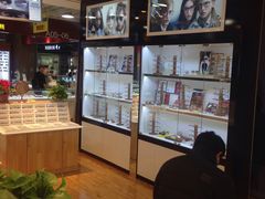 -MiRi眼镜连锁·蔡司·尼康控优点合作店(莘庄店)