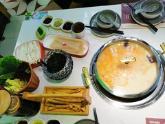 -洪氏嗨捞·广东猪肚鸡·椰子鸡火锅(西咸万象城店)