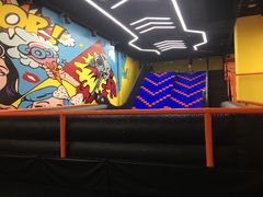 -爱蹦iBOON蹦床运动馆(江汉店)