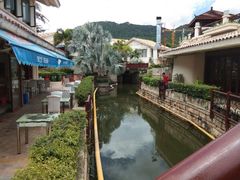 -亚龙湾亚泰商业街