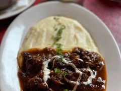 匈牙利炖牛肉配土豆泥-羽深肉铺 Steak & Wine