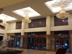 -乌兰湖畔草坪轻奢营地