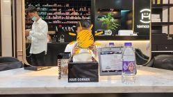-HAIR CORNER