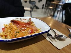 三文鱼罗勒番茄扁面-HELLO 27 意面·沙拉·帕尼尼