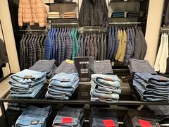 -百年港湾奥特莱斯(香炉礁店)
