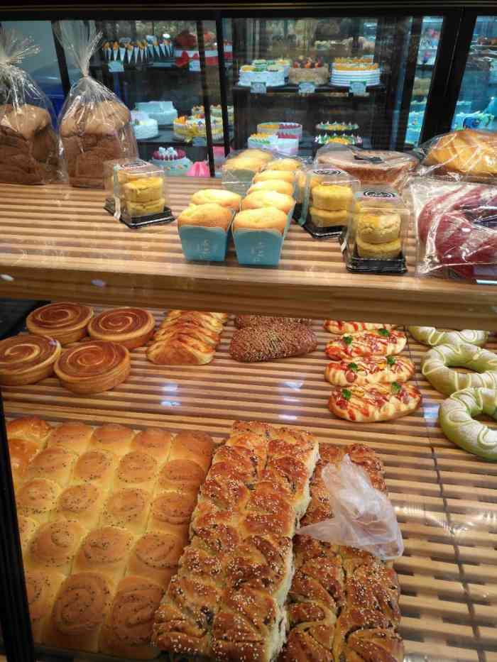 多美滋味(长白店)-"爷爷过生日,老爸在这订的蛋糕,虽然在家附.