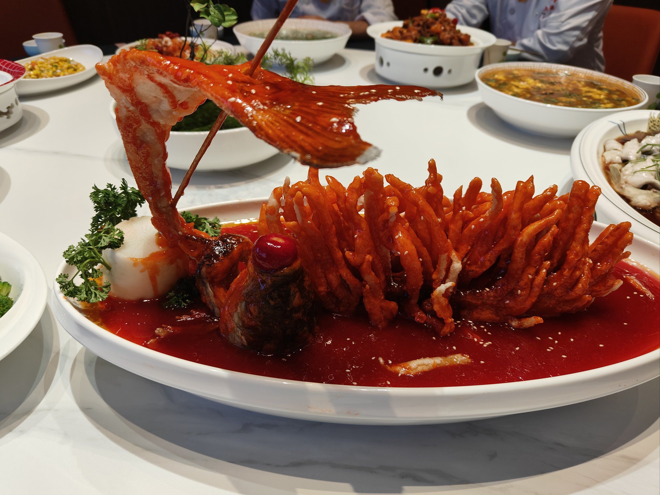 珊瑚鱼是一道色香味俱全的佳肴,主要原料是