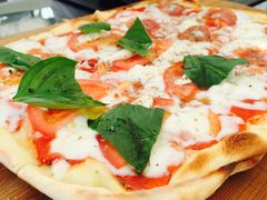 特制玛格丽特和魔鬼披萨L号双拼-EATALIA意塔利意式餐厅(鼓楼店)