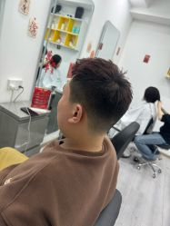 -LILI·HAIR SALON理理造型