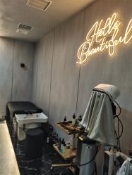 -TOP HAIR SALON
