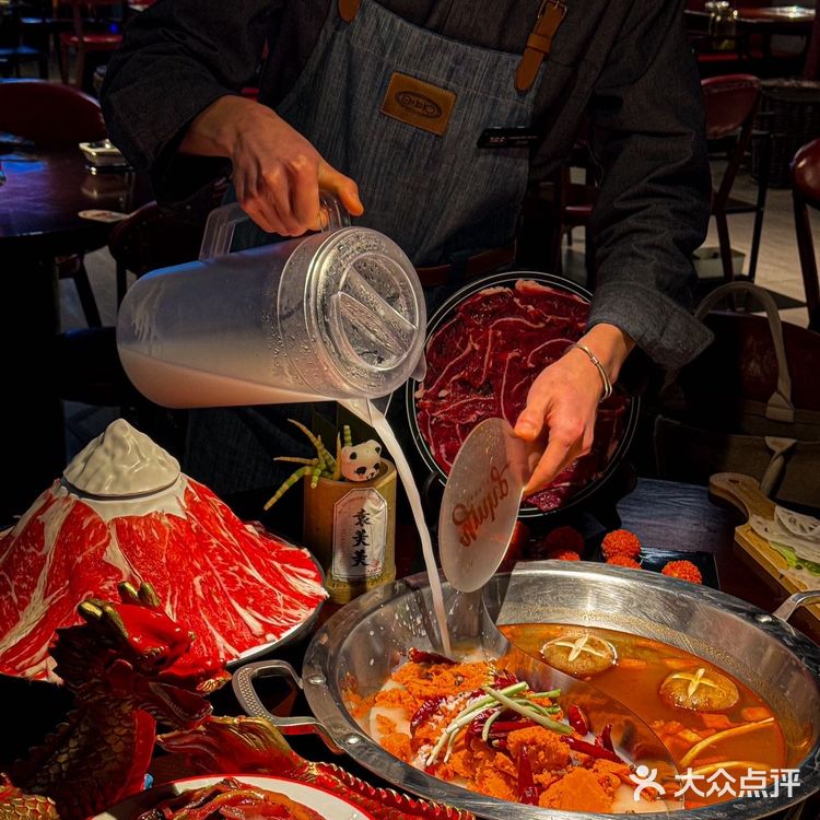 不愧是大上海，开了首家重庆火锅bistro