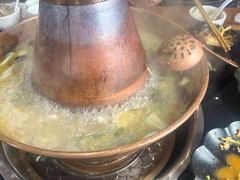 -果松木炭酸菜铜火锅·外婆参鸡汤