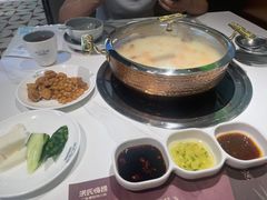鲜美的浓汤-洪氏嗨捞·广东猪肚鸡·椰子鸡火锅(西咸万象城店)