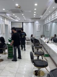 -镁连社·美联社