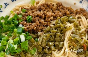 Pickled Green Bean and Minced Pork Noodles