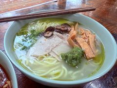 -亮亮面馆(经六路店)