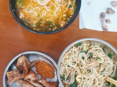 -鸿浩扒猪脚米线