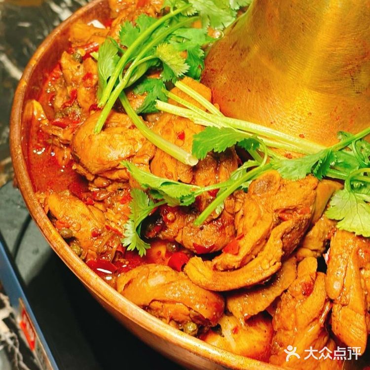 🍢烤串+羊蝎子锅！这家深夜食堂太绝了！