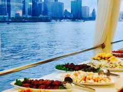 -黄浦江游览十六铺3号码头网红自助餐