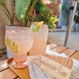 🍰问爆了！就在护城河边儿的咖啡店！✨